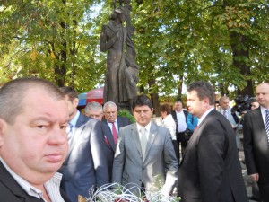 Vasile B+ócu +či delega+úia parlamentar¦â de la Bucure+čti la statuia lui Eminescu  [1024x768]