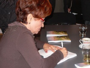 1 Maria Moisoiu, la autografe [1024x768]