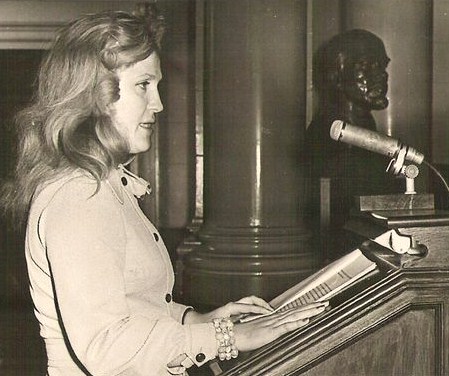 Lucia-Olaru-Nenati,susţine,comunicării,Aula-Academiei,1973,Foto,Vasile-Blendea [640x480]