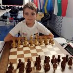 Micuțul geniu Iustin Nicolas Cazacu a devenit campion mondial și european la șah la numai 8 ani