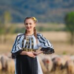 BIANCA MARA: ”În zona folclorică pe care  o reprezint, nu doar cântecele sunt frumoase ci și costumele populare”