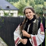 ANGELICA FLUTUR: ”Iubesc  Bucovina mea pe care o și reprezint prin port, vorbă și repertoriu”