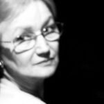 SABINA  IVAȘCU: ”Sunt mulți oameni de seamă  a căror prezență în casa  părinților  mei  au  însemnat  mult  în  formarea  mea  de mai  târziu”