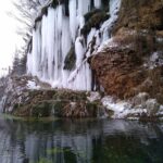 Cascada cu apă termală din Toplița – Un spectacol vizual pe timp de iarnă